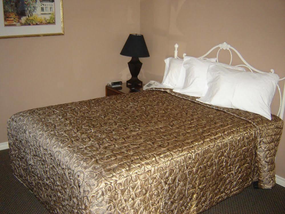 Lucien Motel Whitby Buitenkant foto